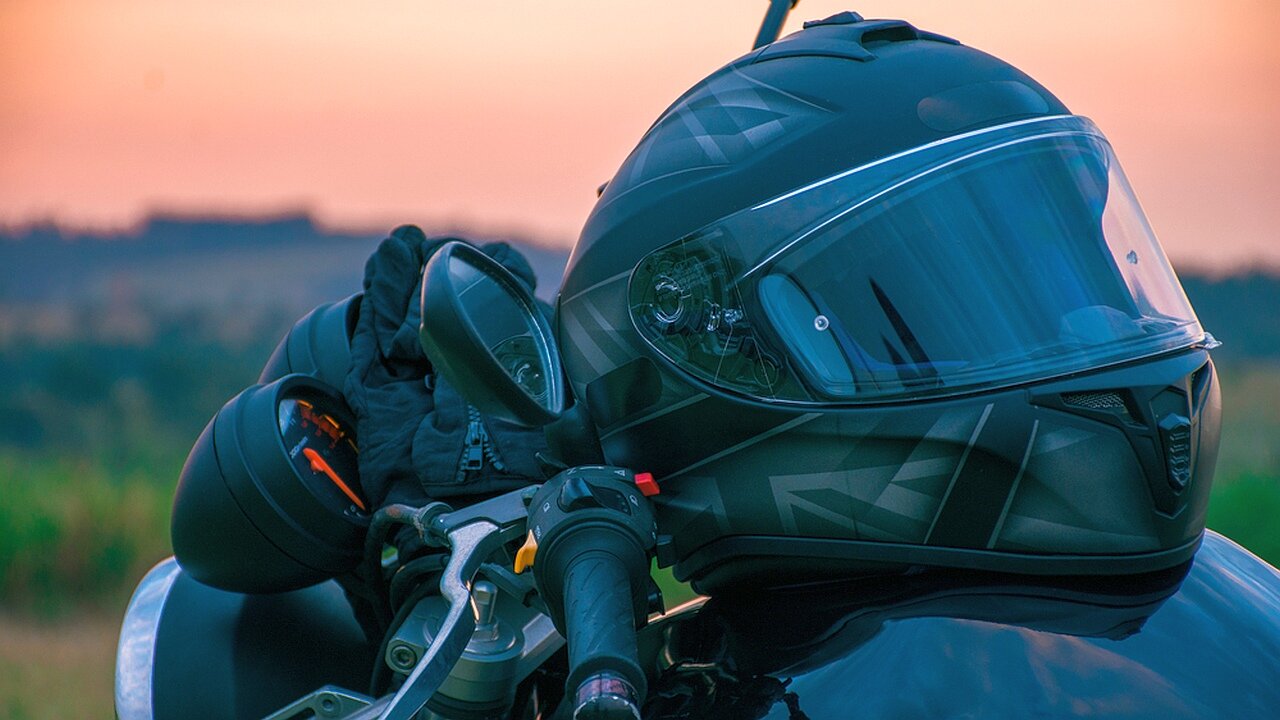 Aká je povinná výbava na motorku v roku 2025?