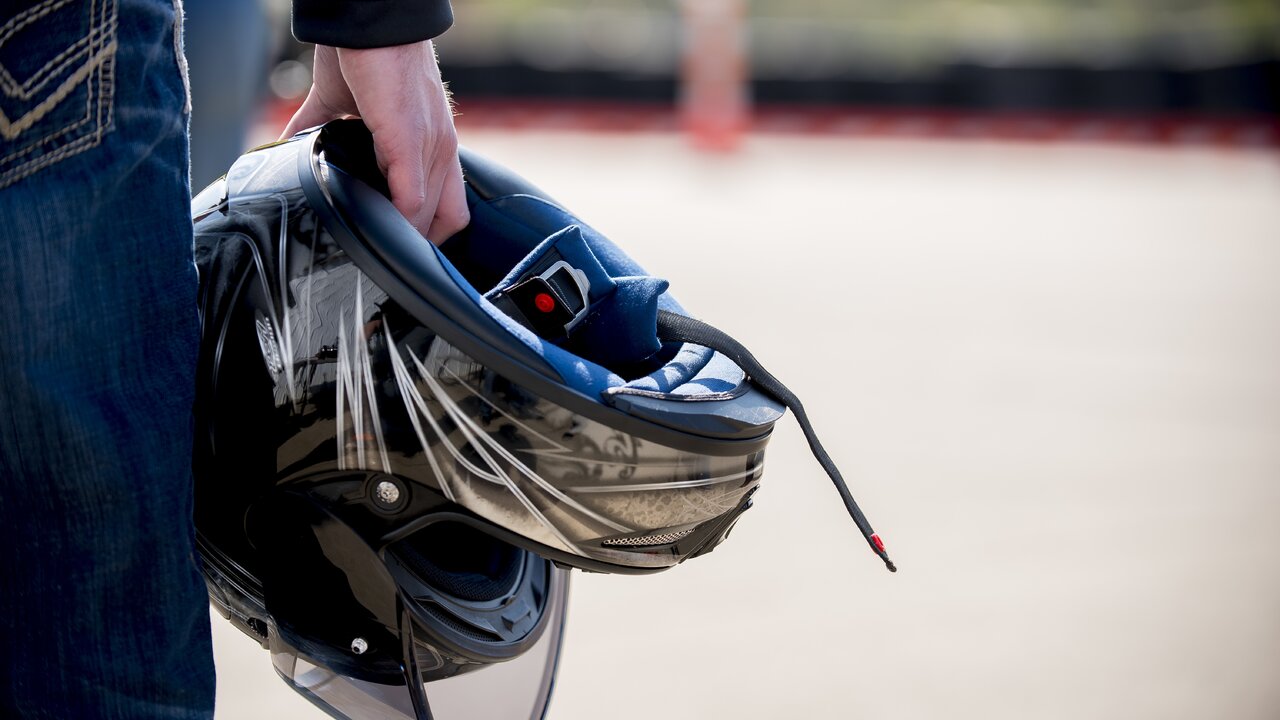 Ako správne čistiť prilbu na motocykel?