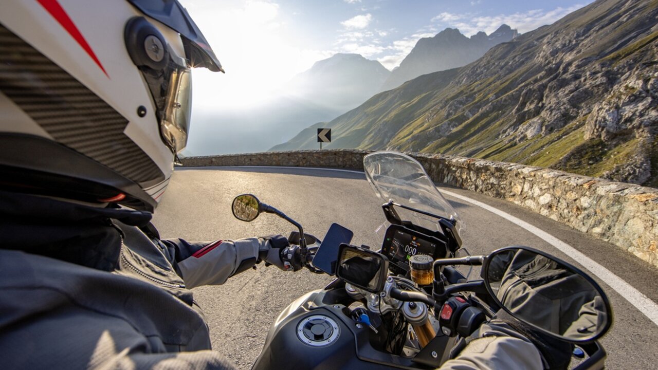 Navigácia na motorku - Garmin Zumo, TomTom Rider alebo smartphone?
