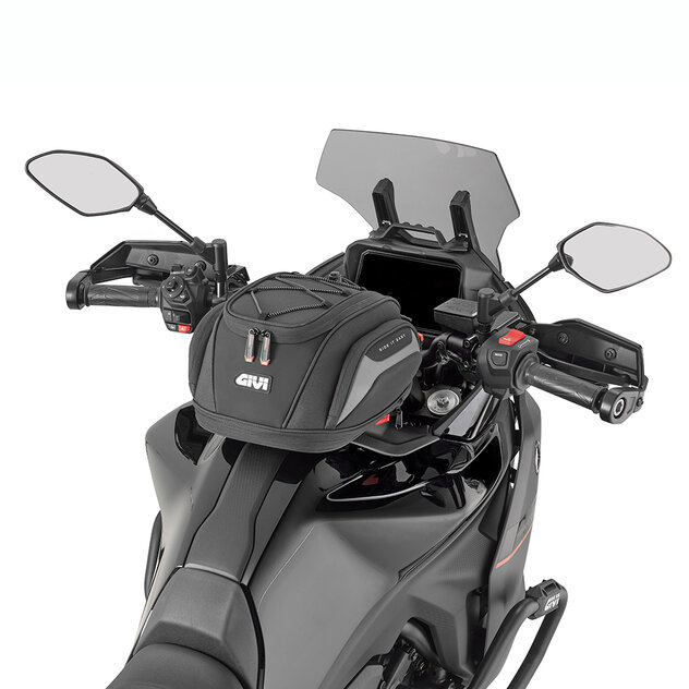 EASY07_tanklock-bag_mounted-on_givi1-