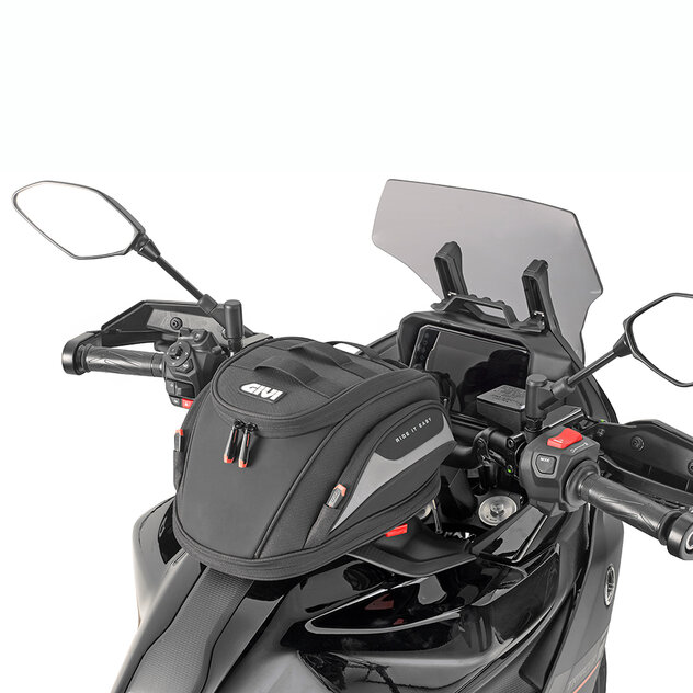 EASY03_tanklock-tank-bag_mounted-on_givi-
