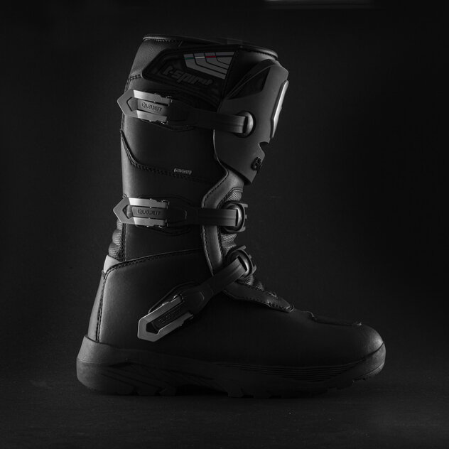 1036W-T-SPIRIT-EVO-WP-black_close-up_2021_hd_01-41453_ESHOP_0