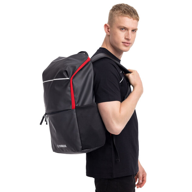 T25-RV002-B7-00-25-Revs-backpack-Jana-001-