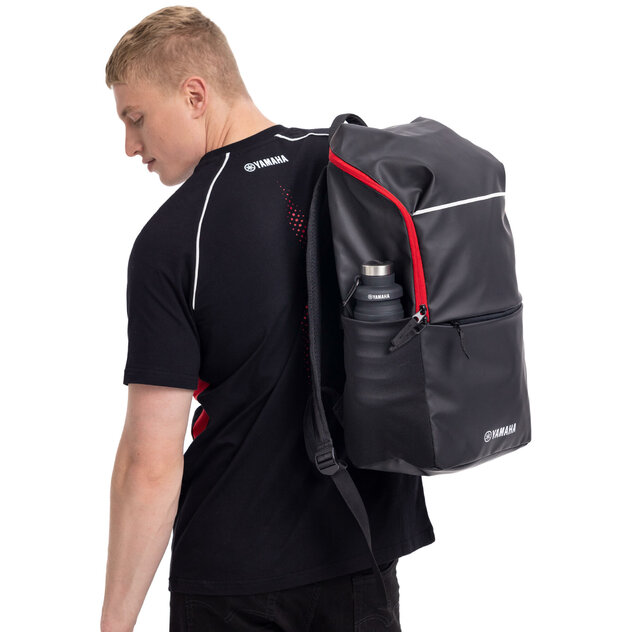 T25-RV002-B7-00-25-Revs-backpack-Jana-005-