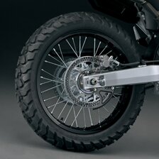 SUZUKI ZADNÝ KRYT BRZDOVÉHO KOTÚČA PRE DR-Z4S/SM (25)