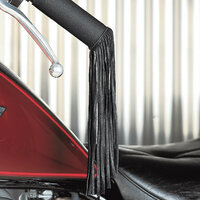 HELD TŘÁSNĚ NA RUKOJETI