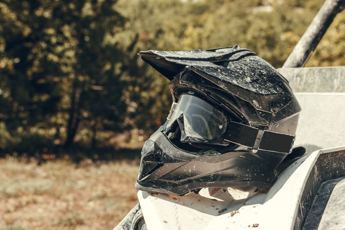 motocrossov&aacute; prilba