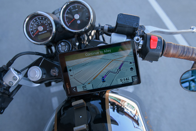 Navigácia na motorke umožňuje motorkárovi dlhú trasu na motorke lepšie plánovať