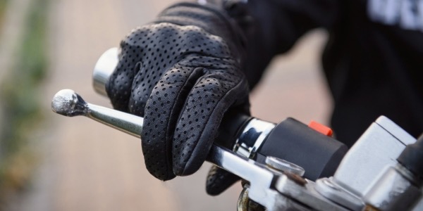 vhodn&eacute; rukavice na motorku